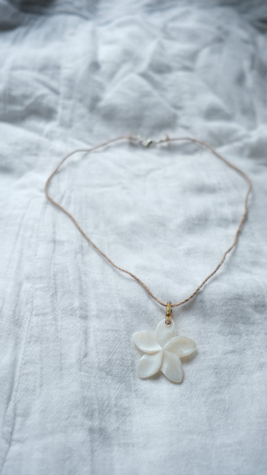 Shell Flower Hemp Necklace